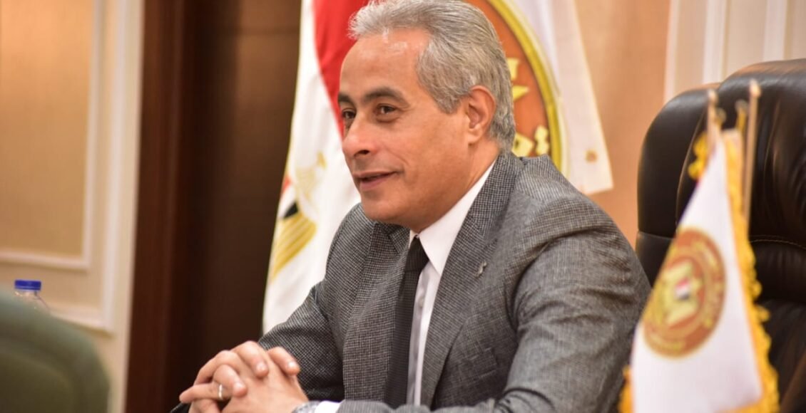 حسن شحاته، وزير العمل
