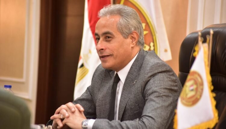 حسن شحاته، وزير العمل
