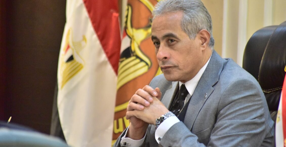 وزير العمل حسن شحاتة