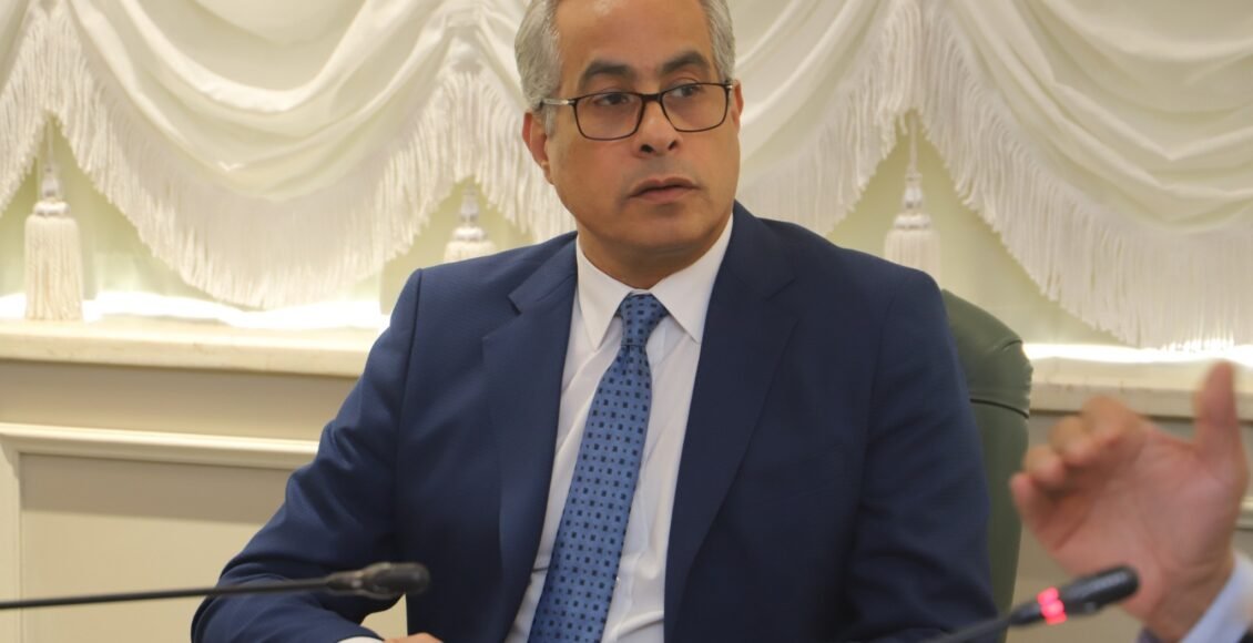 حسن شحاتة وزير العمل